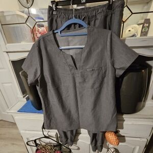 Jaanuu Charcoal Scrub Ensemble pants M Top L